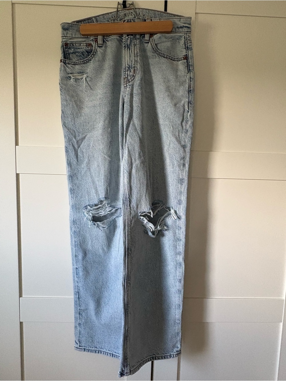American Eagle Outfitters Light Blue Straight Jeans - Distressed Knees